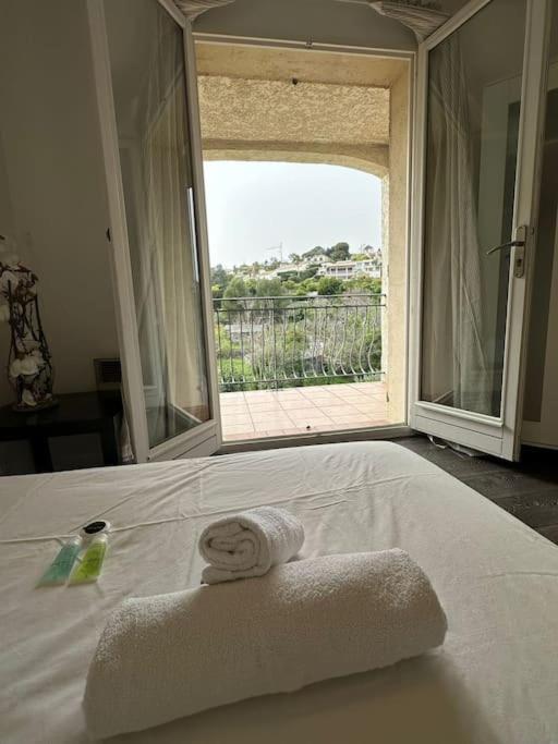 Villa Constance 3 Antibes - Spacieux Logement En Dernier Etage Esterno foto